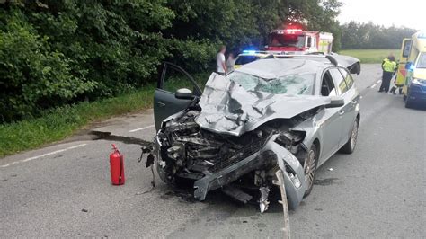 tragická nehoda dnes varnsdorf|Ve Varnsdorfu se srazilo osobní auto s motorkářem. Pro zraněné。